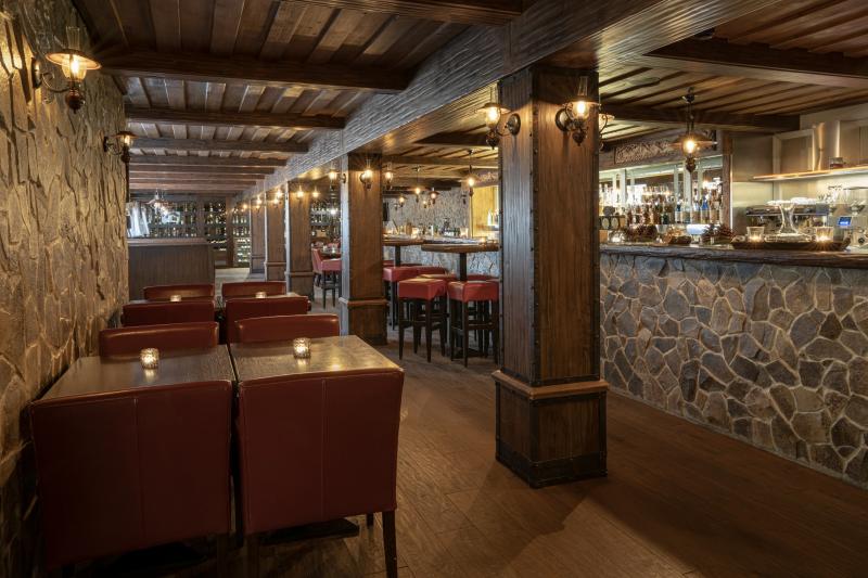 lobby bar