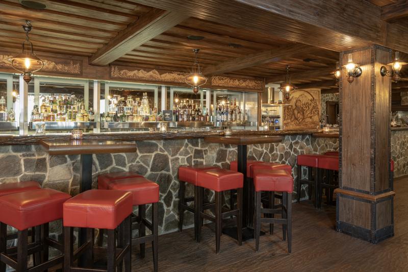 lobby bar